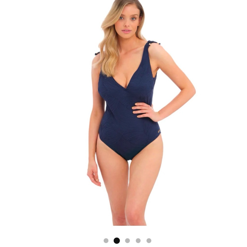Swimsuit - Picture 1 of 8